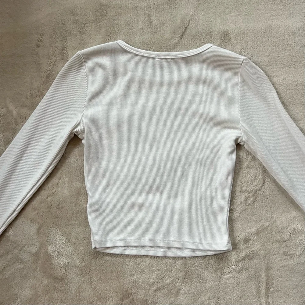White Ribbed Graphic Long-Sleeve Tee - Picture 3 of 4